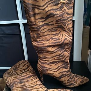 *BRAND NEW* Chinese Laundry Tiger Print Boots